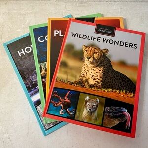 Encyclopedia Britannica Lot Of 4 Books - Wildlife - Coral Reefs - Planet Earth